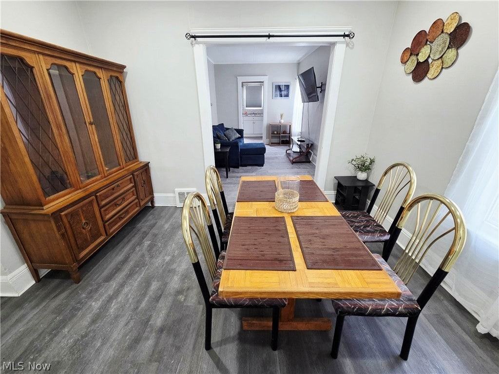 10415 Bernard Ave - Photo 4 of 19