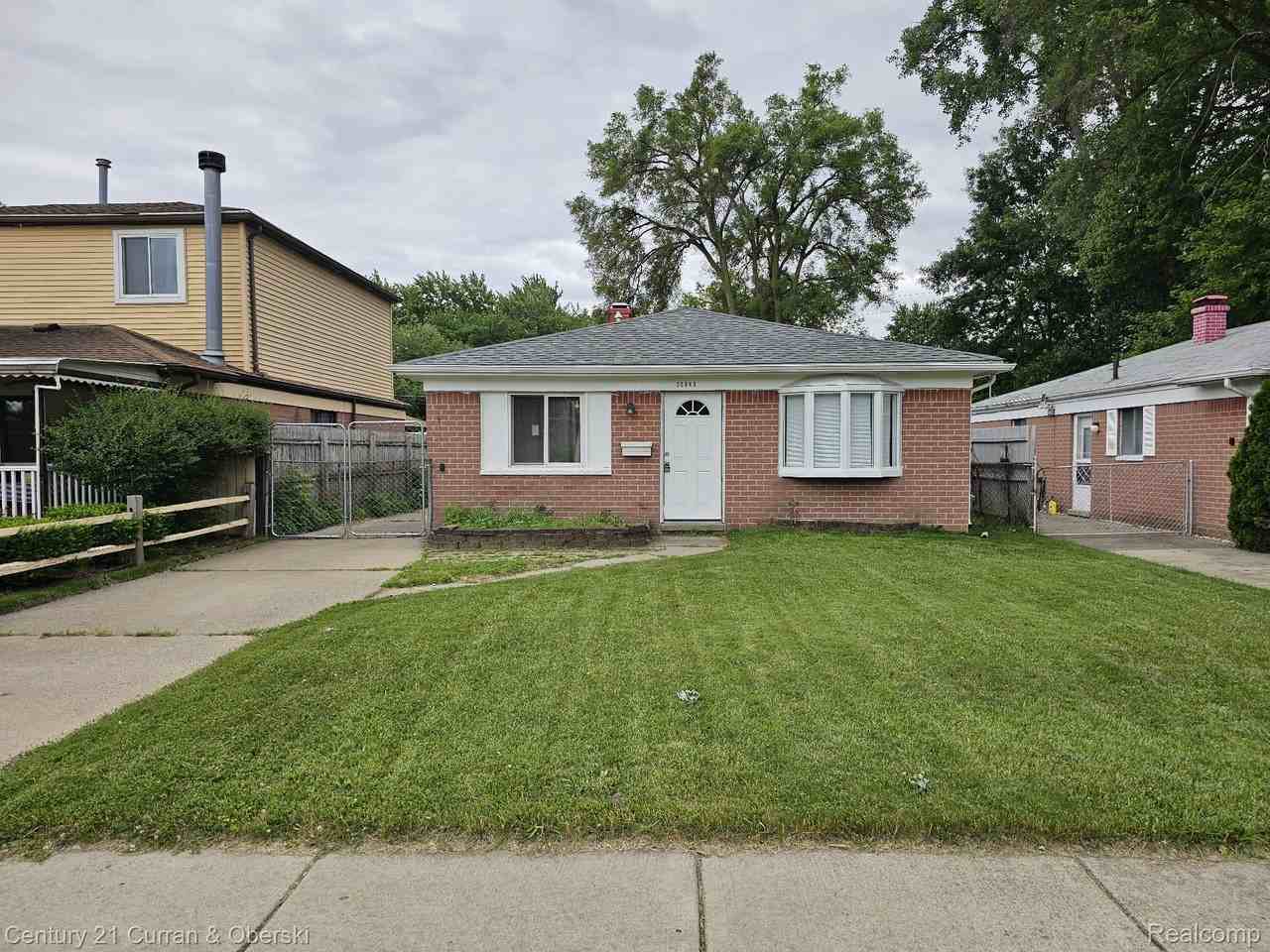 25643 Carlysle St - Photo 2 of 12