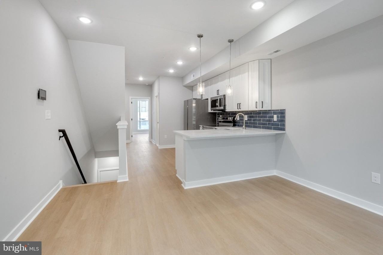 2344 W Seybert St Unit 2 - Photo 4 of 36