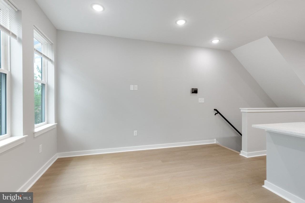 2344 W Seybert St Unit 2 - Photo 5 of 36