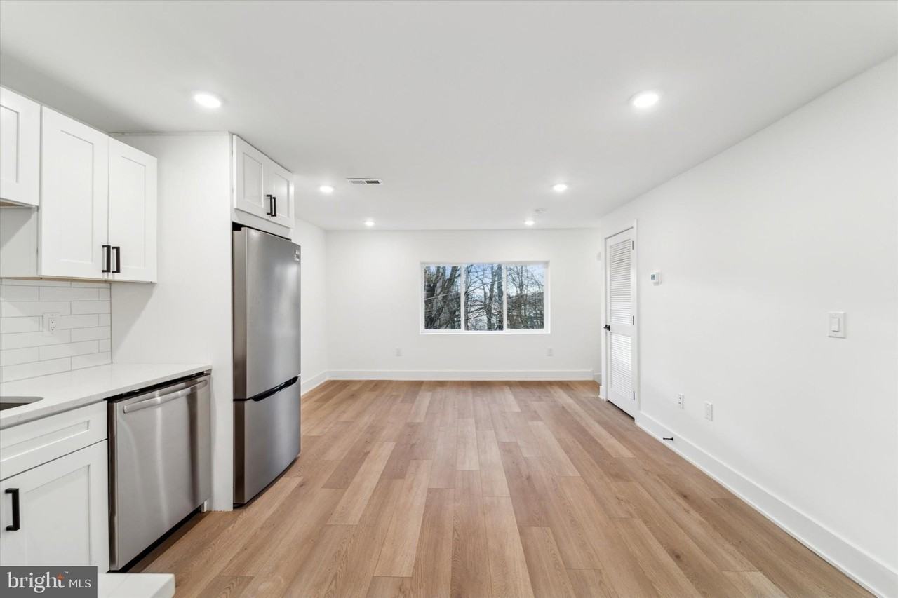 286 Greenough St Unit 2 - Photo 6 of 12