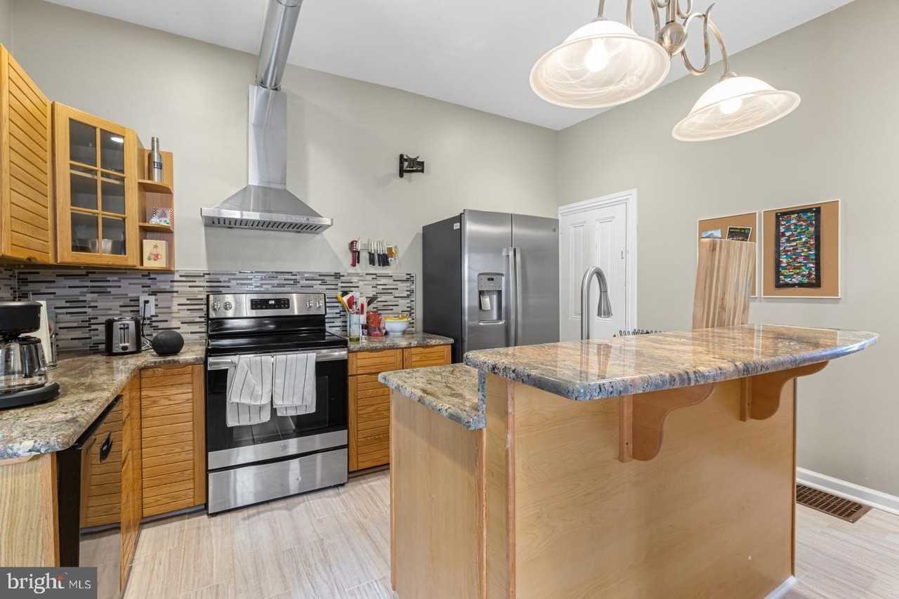 4703 Sheldon St - Photo 2 of 33