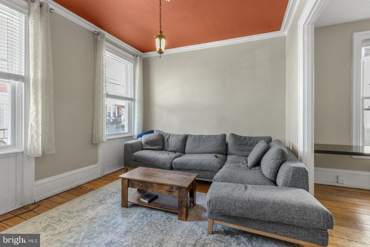 4703 Sheldon St - Photo 3 of 33