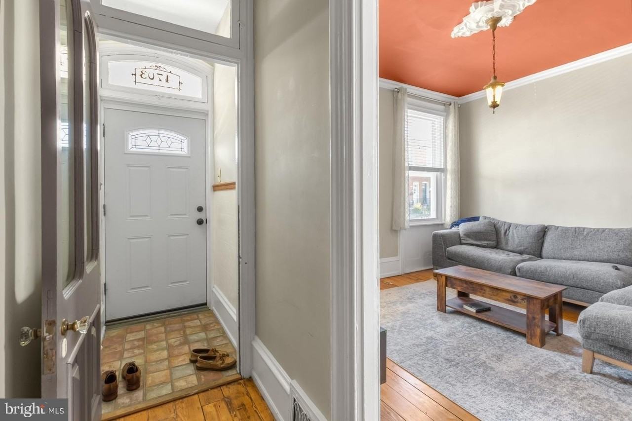 4703 Sheldon St - Photo 4 of 33