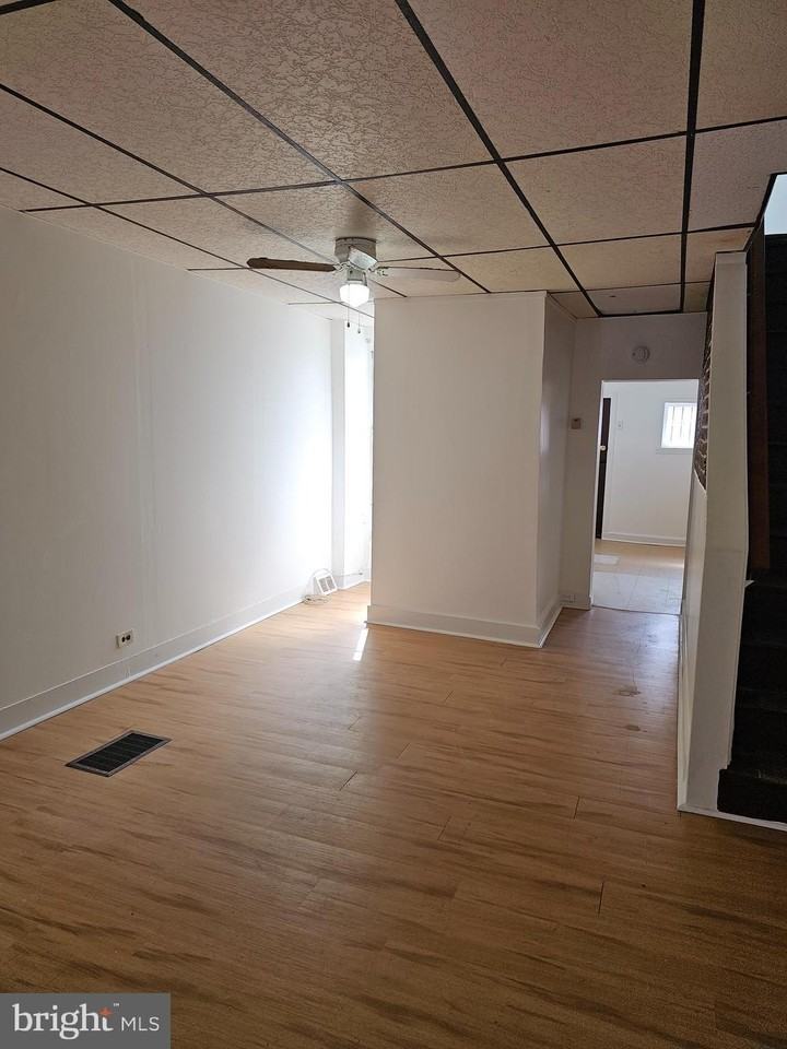 43 E Silver St - Photo 3 of 18