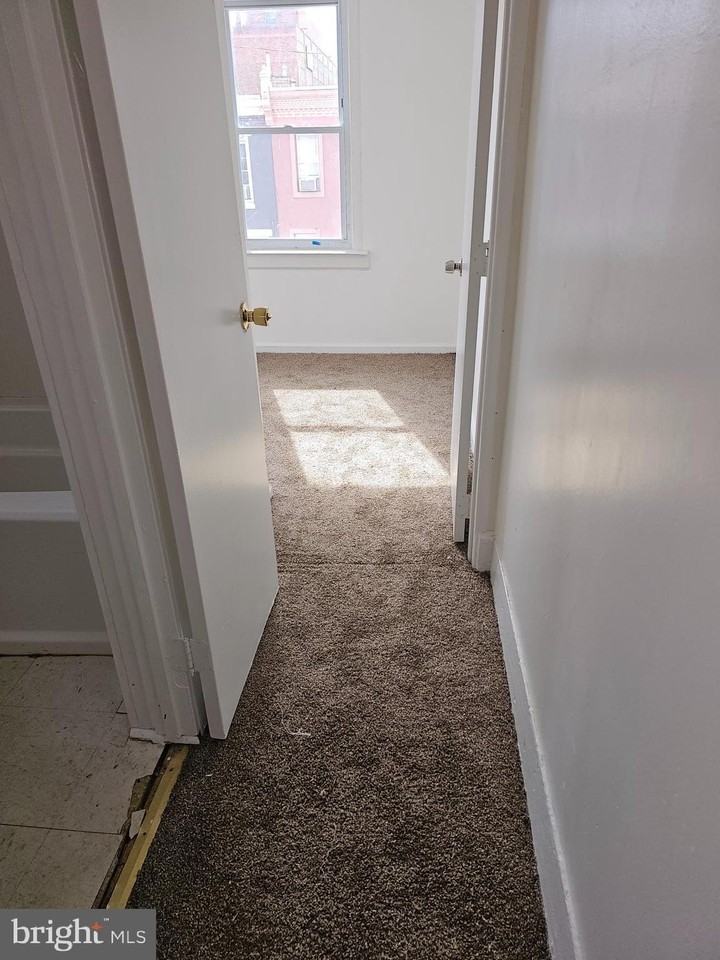 43 E Silver St - Photo 6 of 18