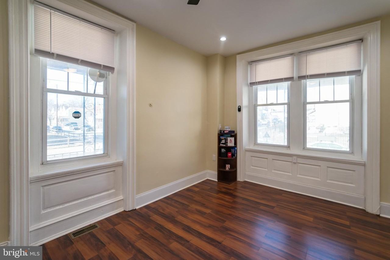 5426 W Jefferson St - Photo 3 of 32