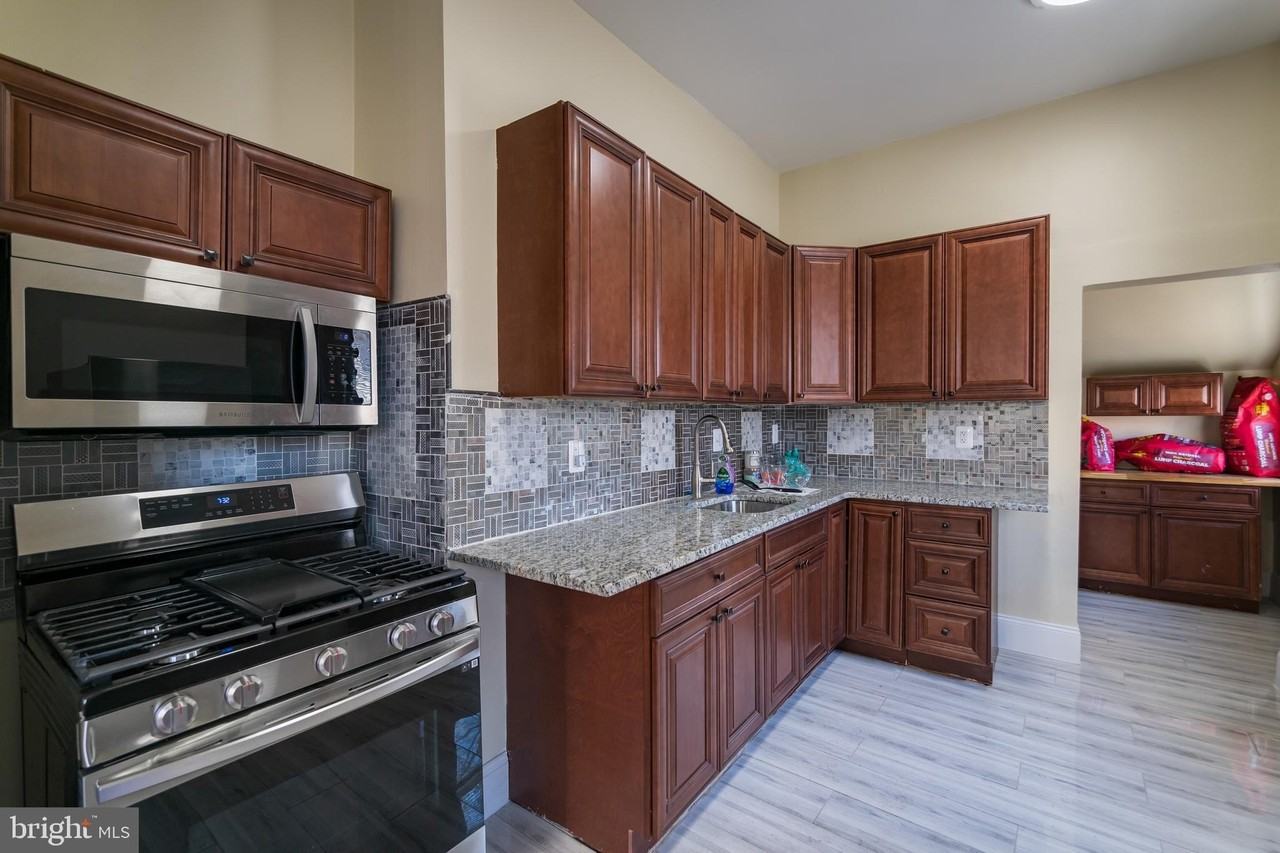 5426 W Jefferson St - Photo 7 of 32