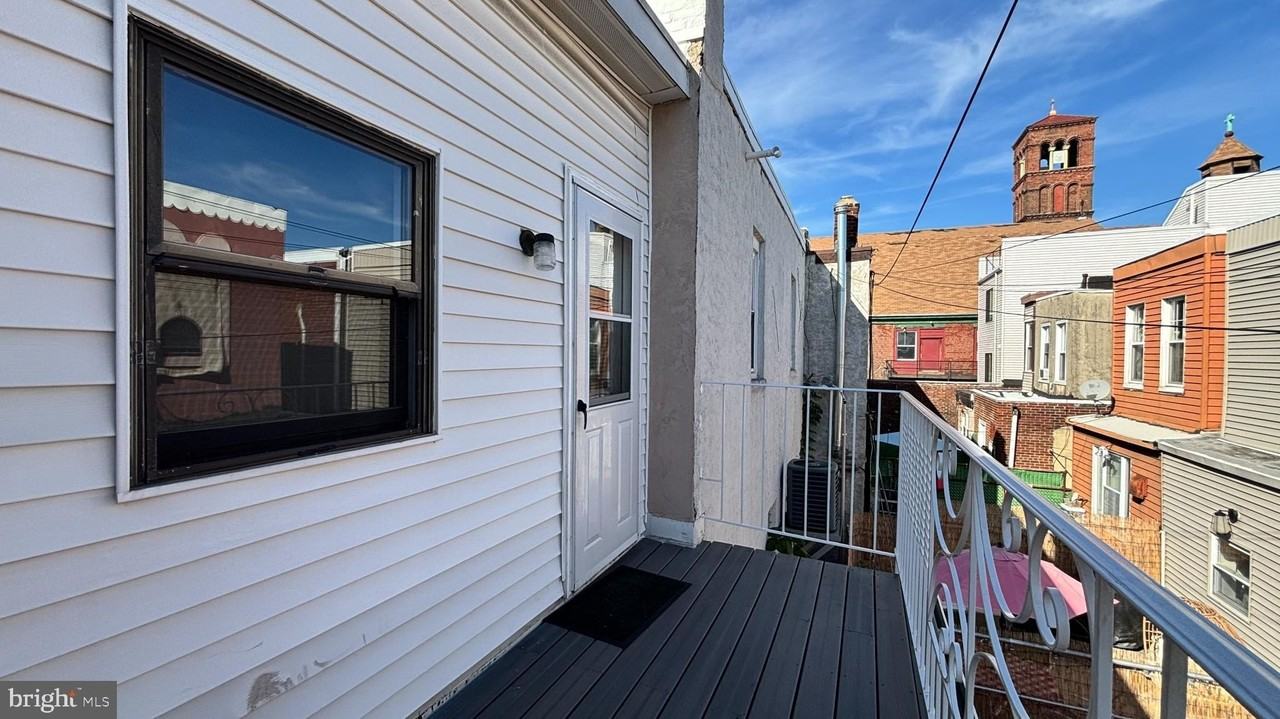 1925 S Bancroft St - Photo 3 of 12