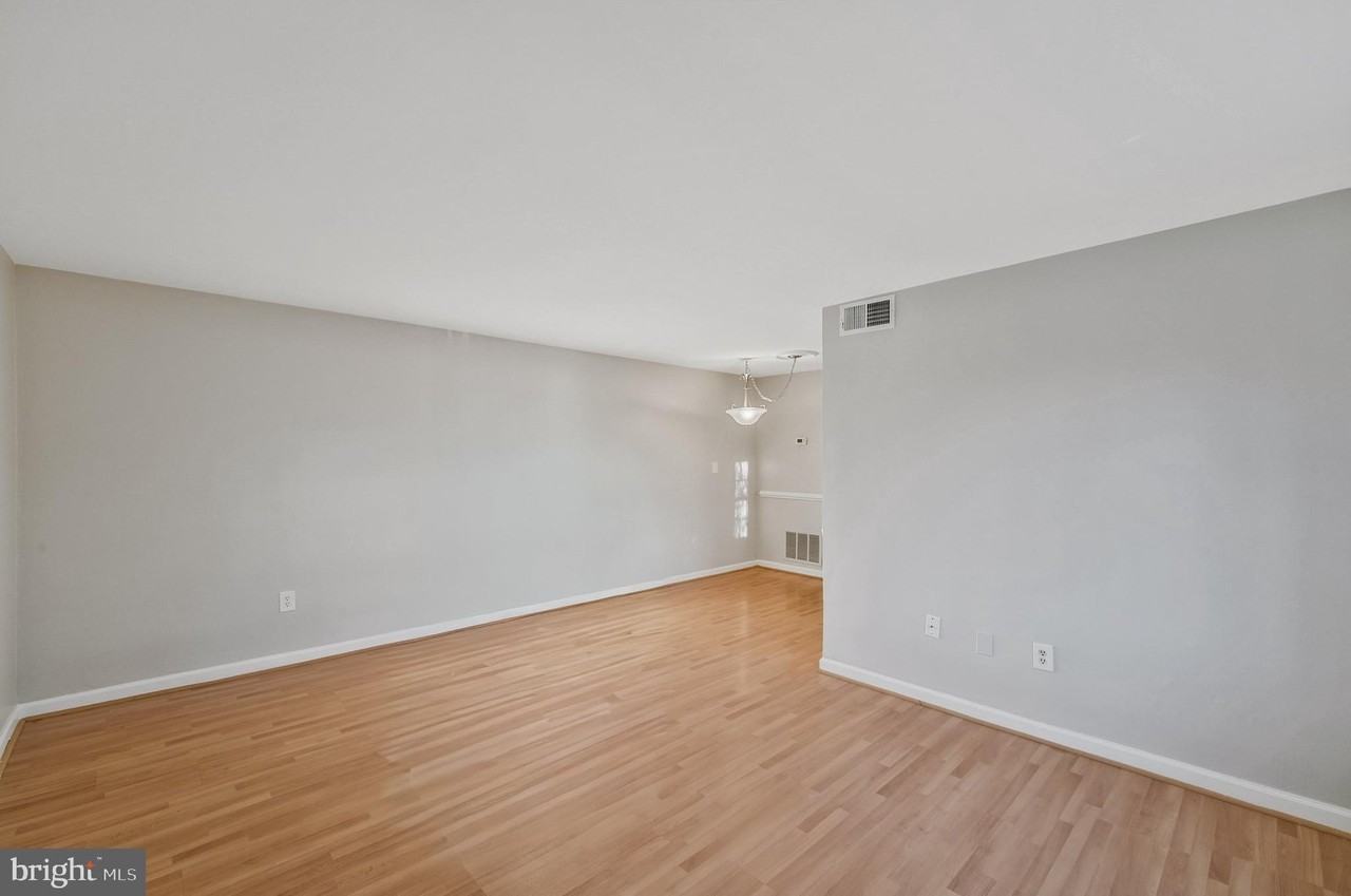 704 S Arlington Mill Dr Apt 204 - Photo 2 of 21