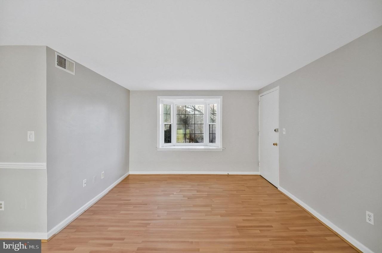 704 S Arlington Mill Dr Apt 204 - Photo 4 of 21