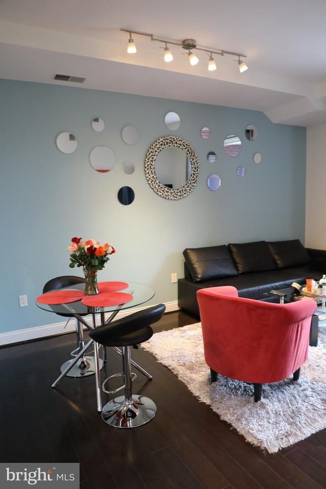 1111 Oronoco St Unit 532 - Photo 2 of 29