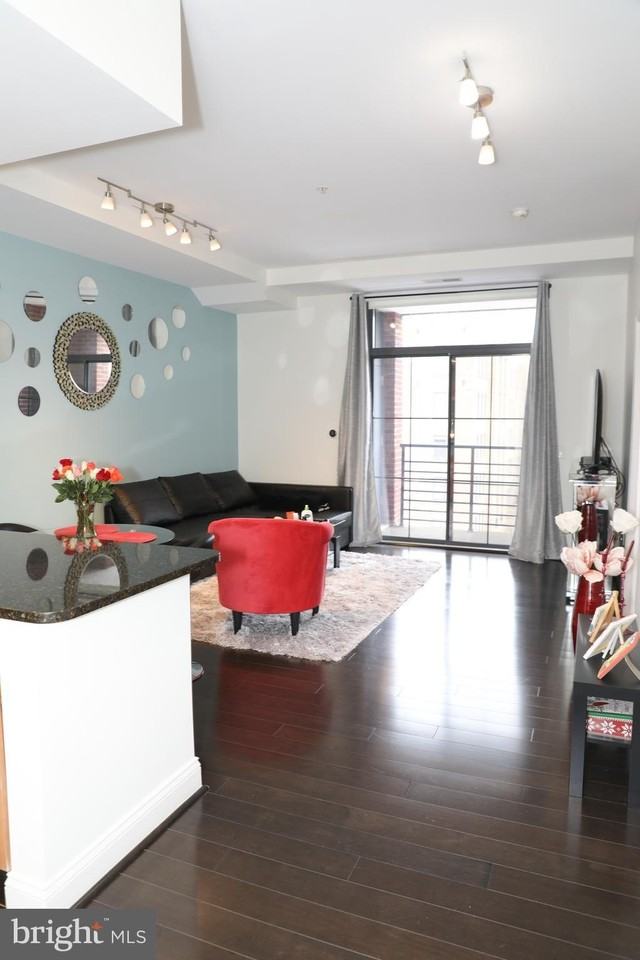 1111 Oronoco St Unit 532 - Photo 6 of 29