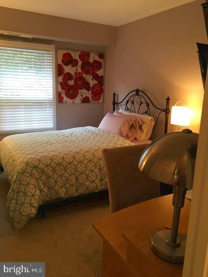 3975 Lyndhurst Dr Apt 101 - Photo 2 of 10