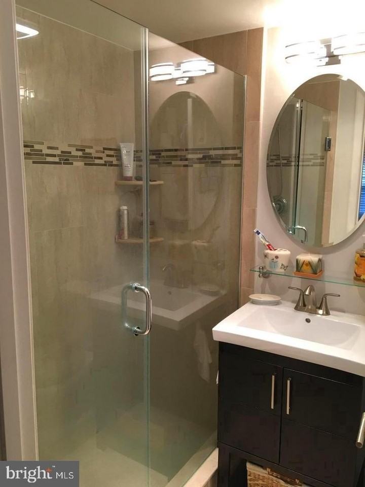 3975 Lyndhurst Dr Apt 101 - Photo 4 of 10