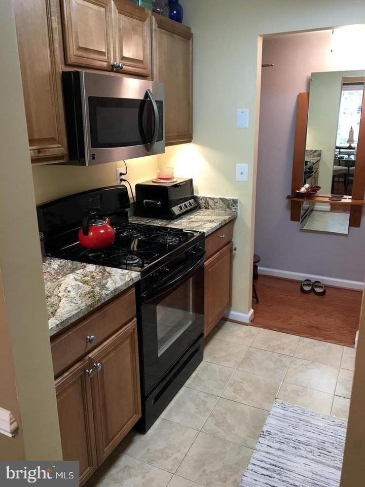 3975 Lyndhurst Dr Apt 101 - Photo 6 of 10