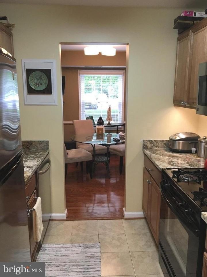 3975 Lyndhurst Dr Apt 101 - Photo 7 of 10