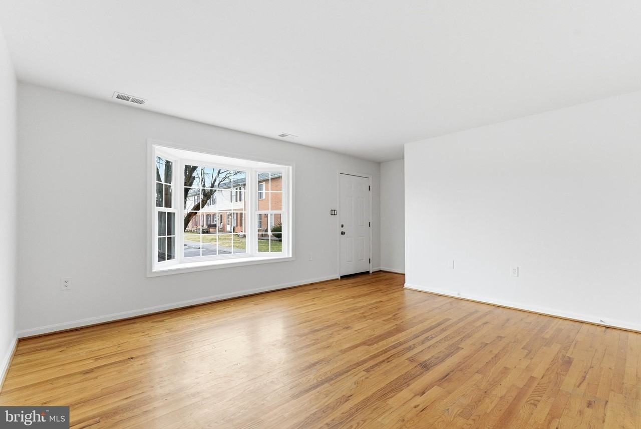 233 Nottoway Dr - Photo 2 of 17