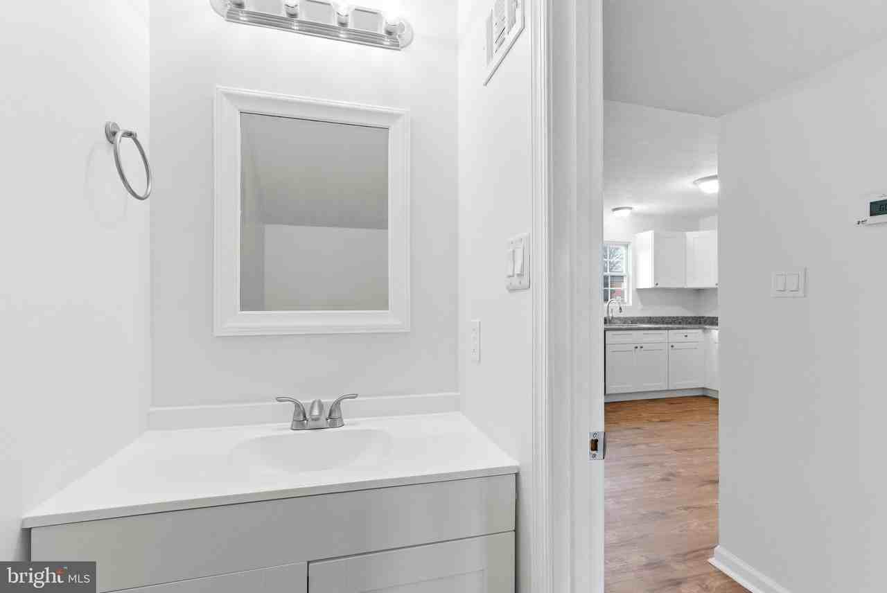 233 Nottoway Dr - Photo 4 of 17