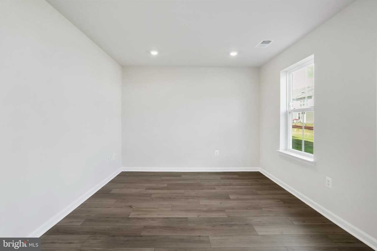 102 KINKADE Court - Photo 3 of 30