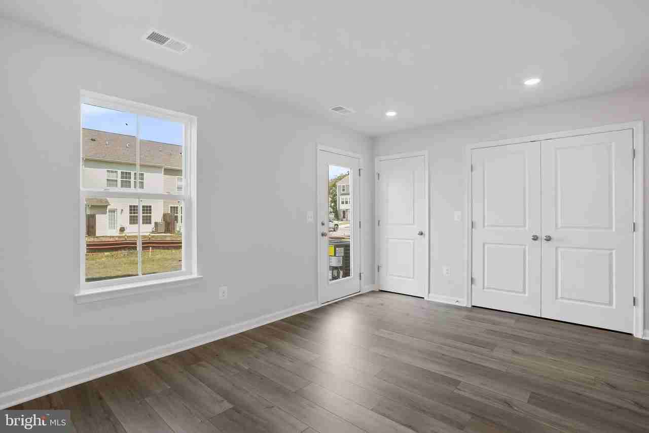 102 KINKADE Court - Photo 4 of 30