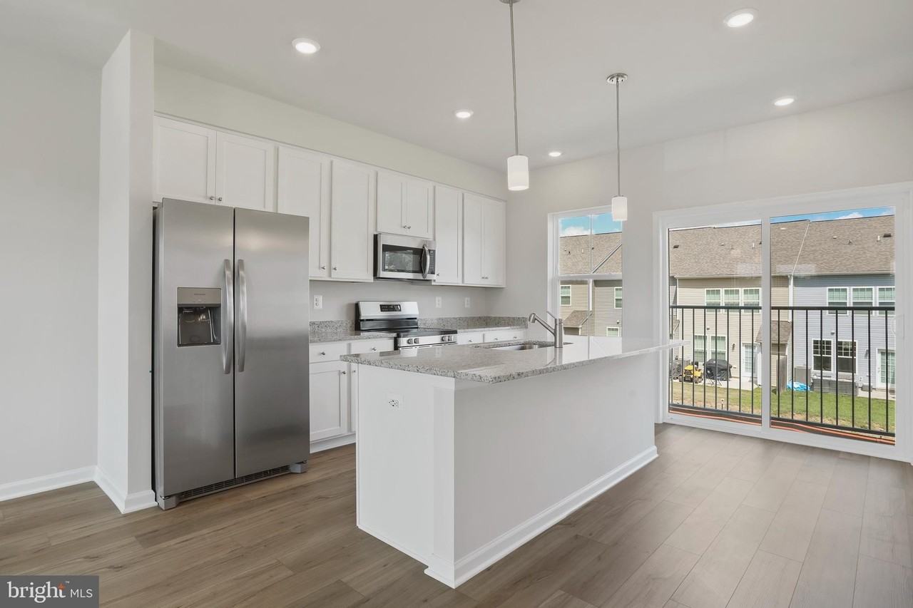 102 KINKADE Court - Photo 6 of 30