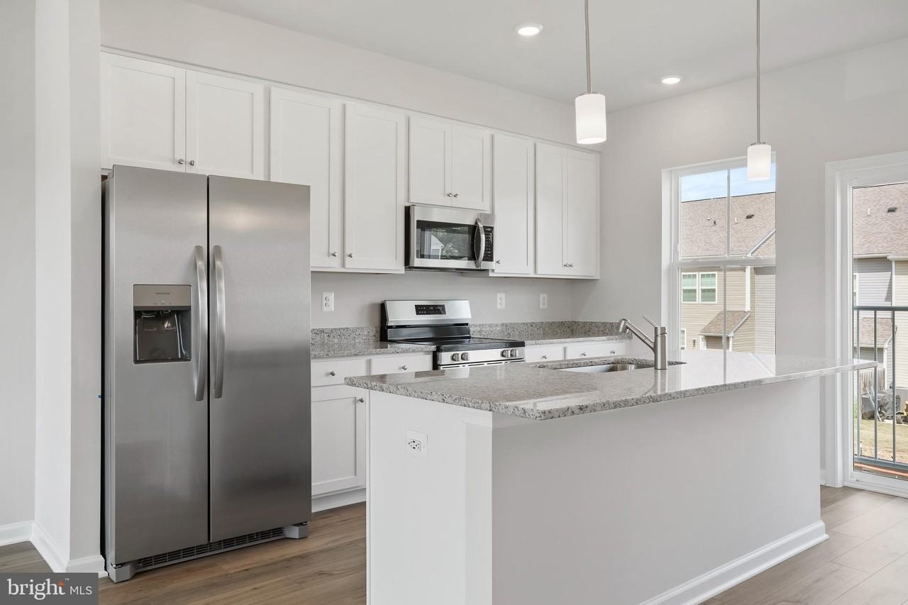 102 KINKADE Court - Photo 7 of 30