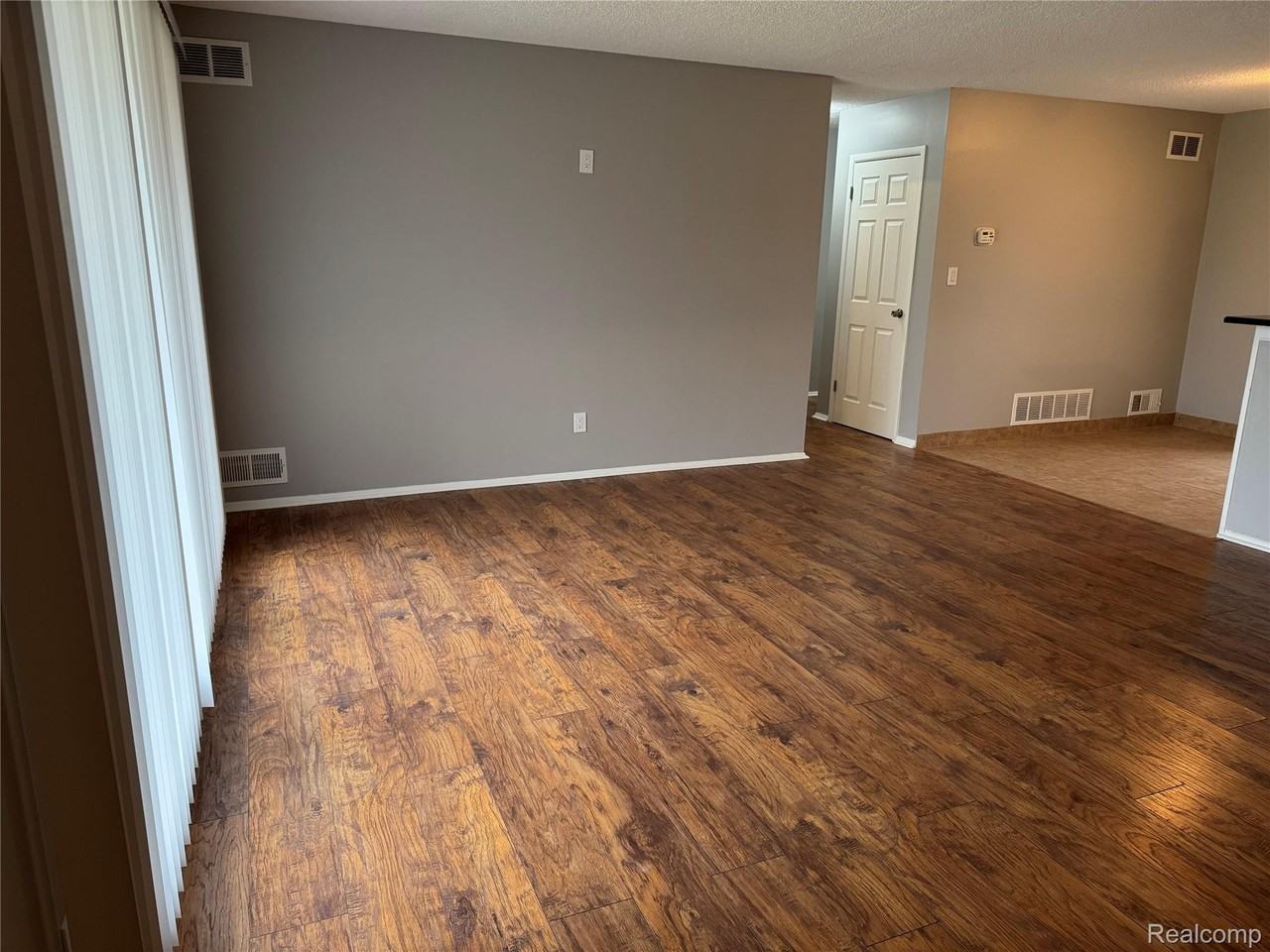 2559 Depew Dr - Photo 5 of 28