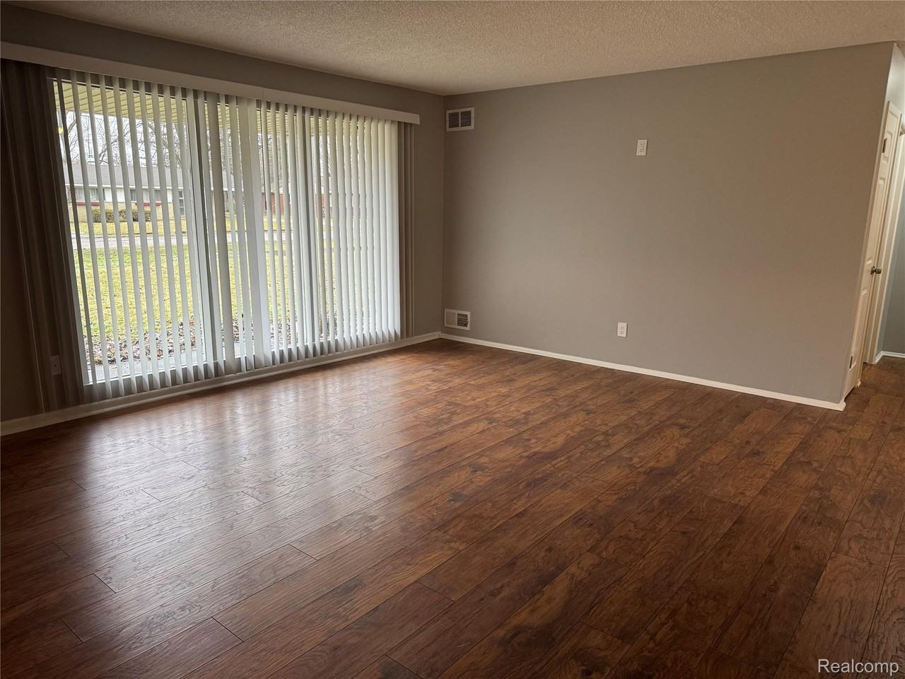 2559 Depew Dr - Photo 6 of 28