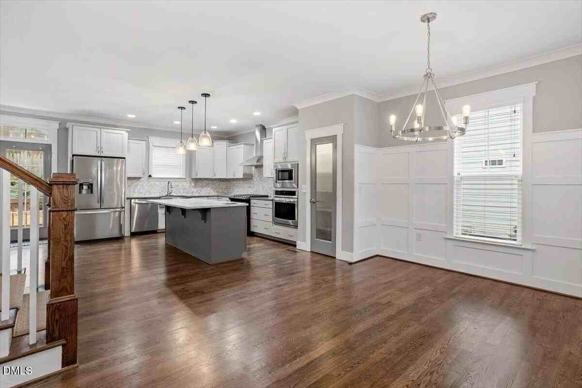 714 1/2 S State St - Photo 3 of 30