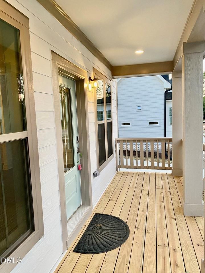 156 Cottage Way - Photo 3 of 19