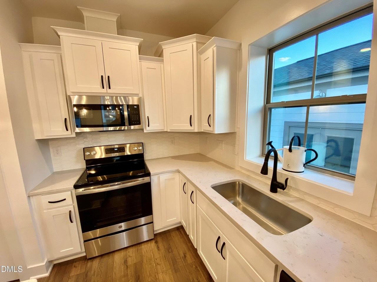 156 Cottage Way - Photo 4 of 19