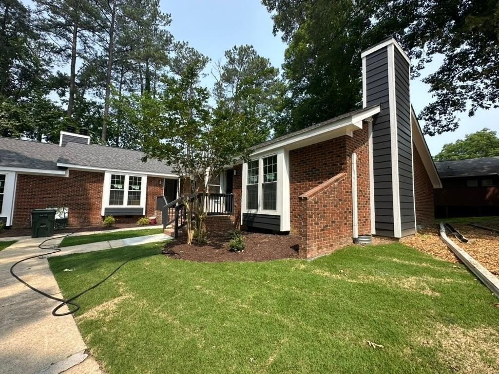 4609 Brockton Dr Apt D - Photo 2 of 10