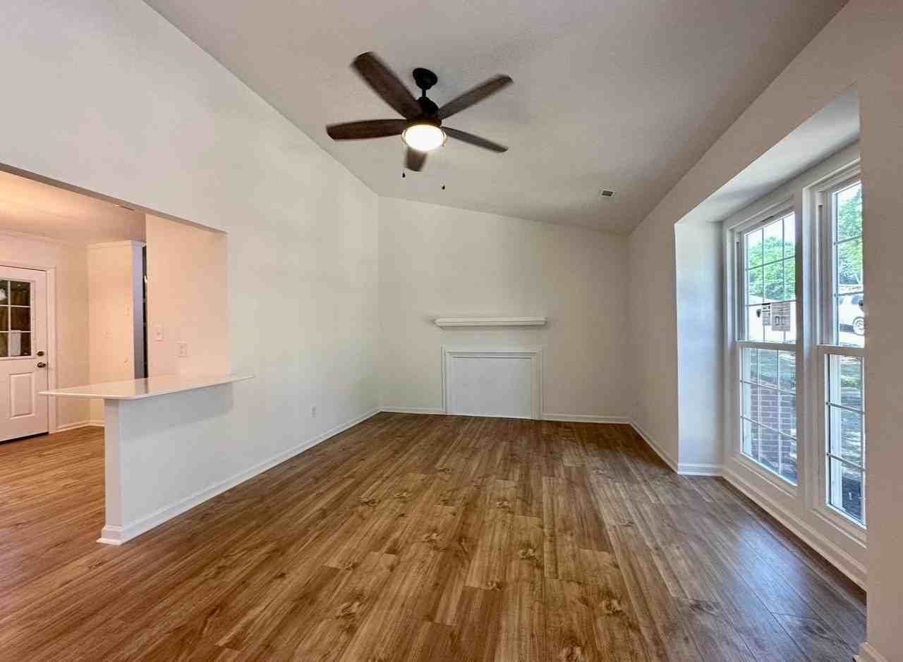 4609 Brockton Dr Apt D - Photo 3 of 10