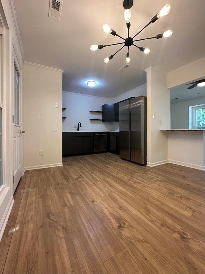 4609 Brockton Dr Apt D - Photo 5 of 10