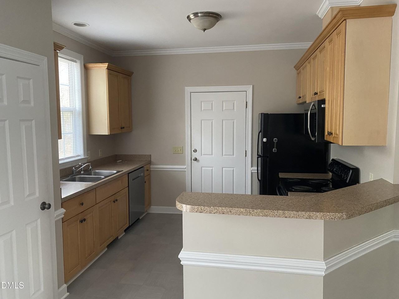 7212 Deer Brook St - Photo 3 of 9