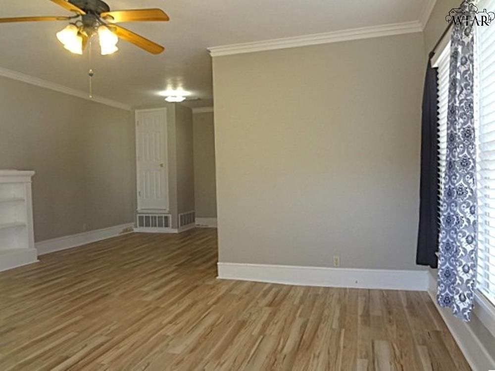 2902 Avenue L - Photo 2 of 15