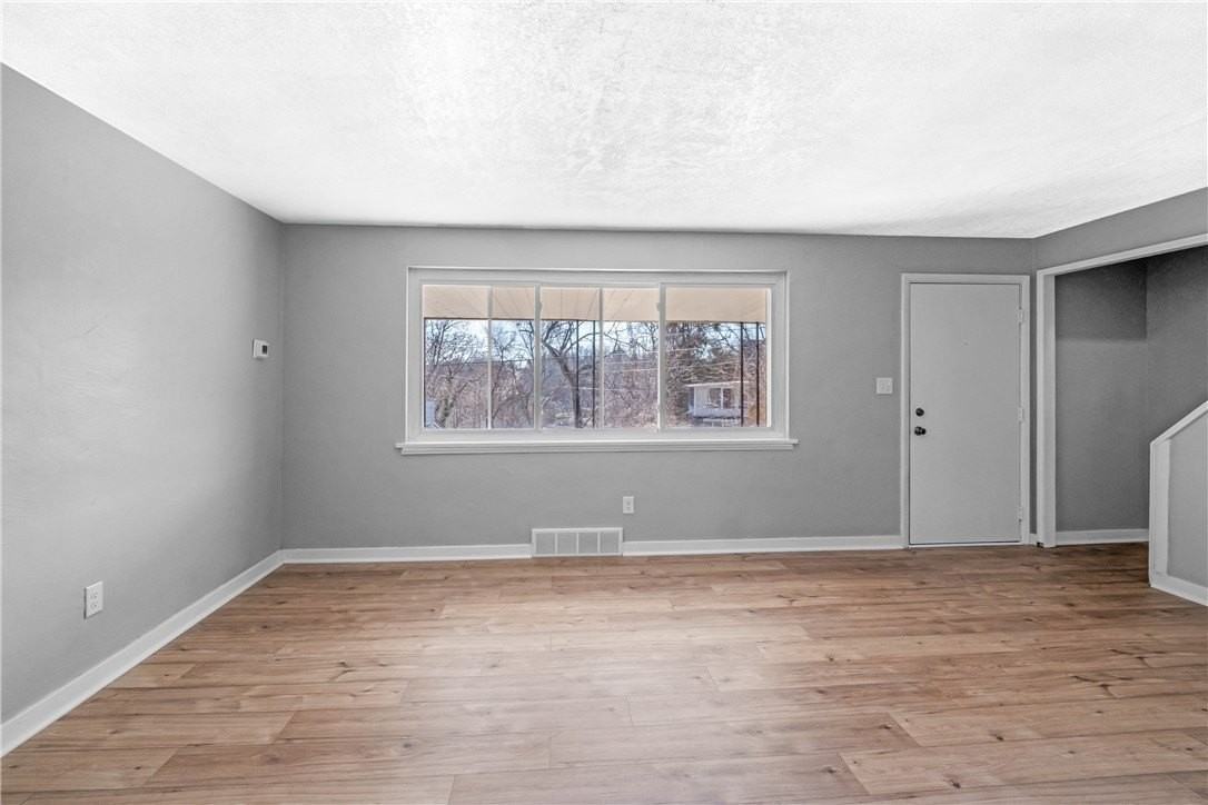 380 Tall Tree Dr - Photo 6 of 35