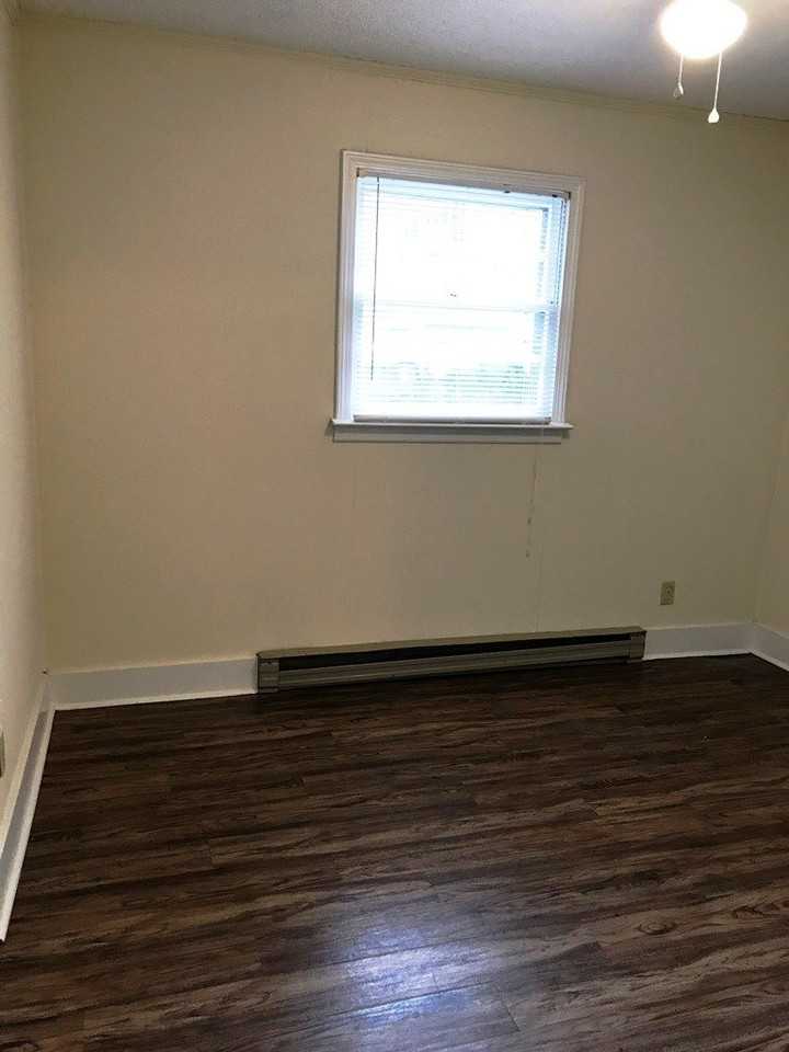 406 Old Central Rd Apt 1 - Photo 5 of 8