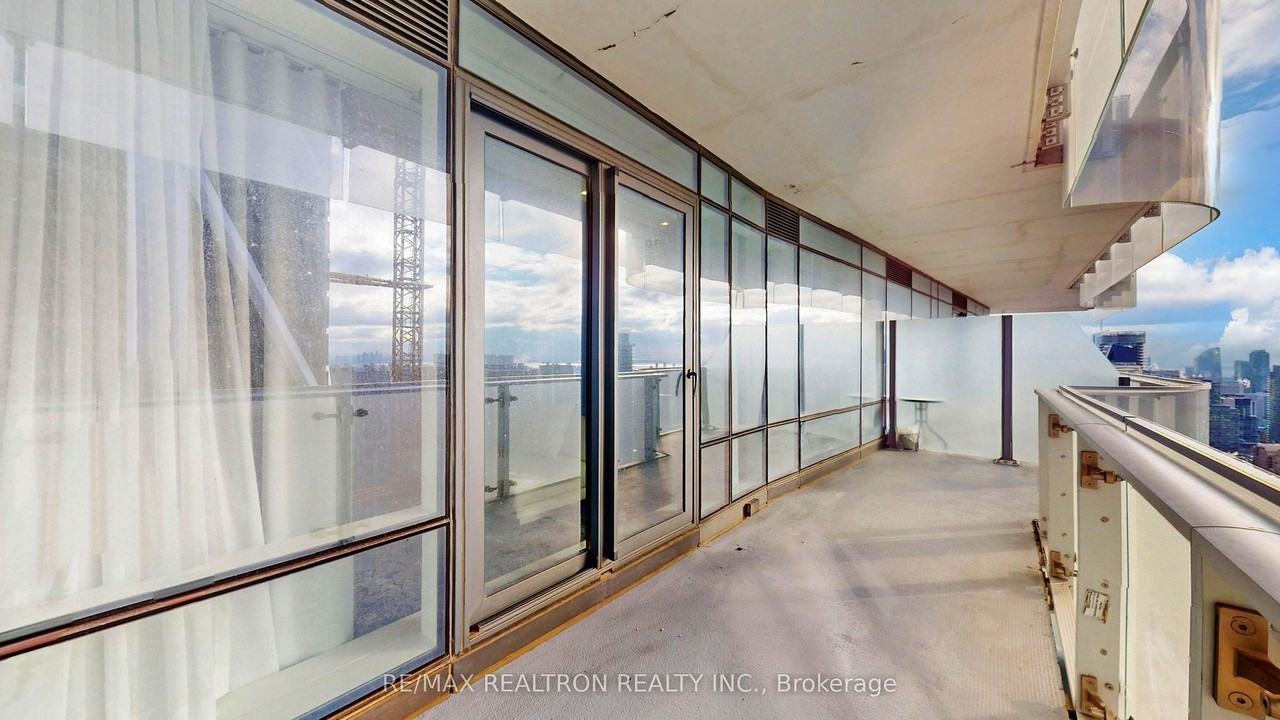 1 Bloor Street East - Photo 12