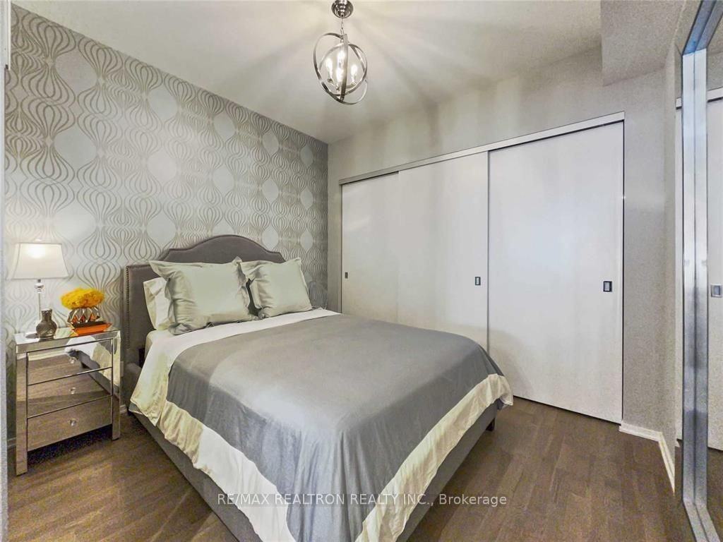 1 Bloor Street East - Photo 8
