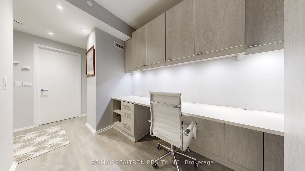 1 Bloor Street East - Photo 10