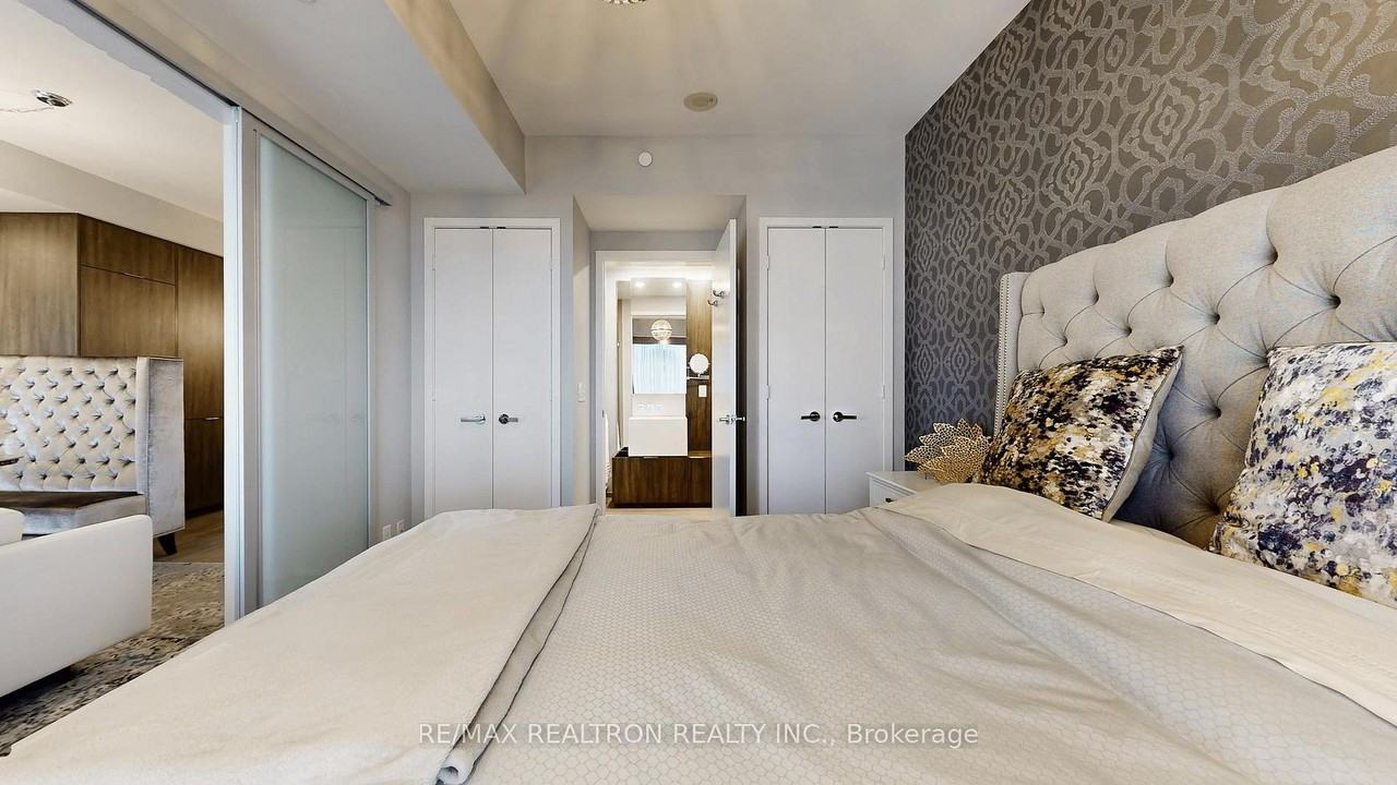 1 Bloor Street East - Photo 6 of 13
