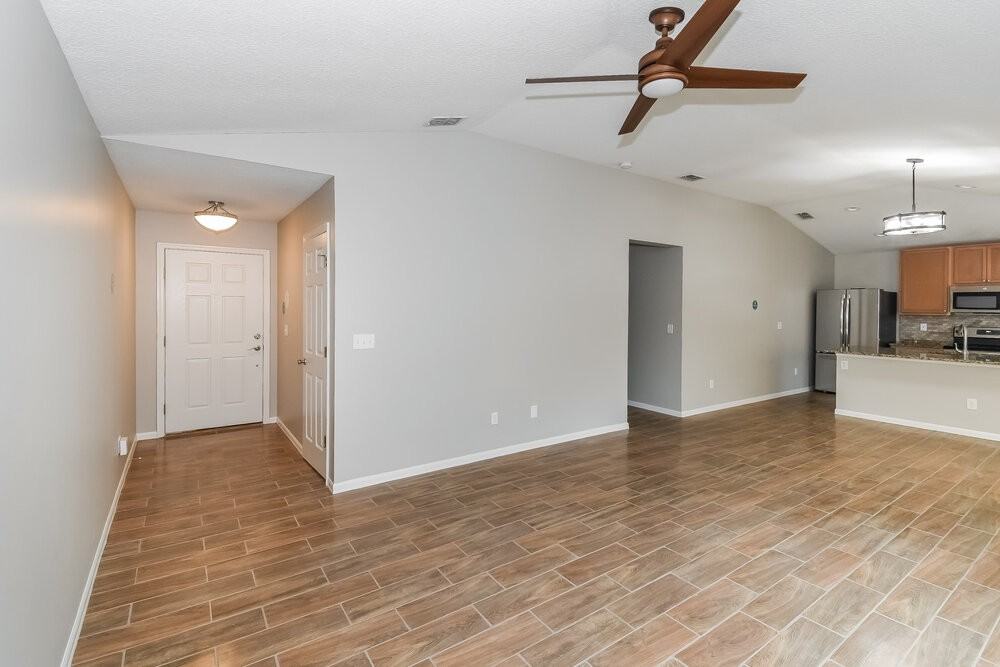 11751 Pleasant Creek Dr - Photo 3 of 16