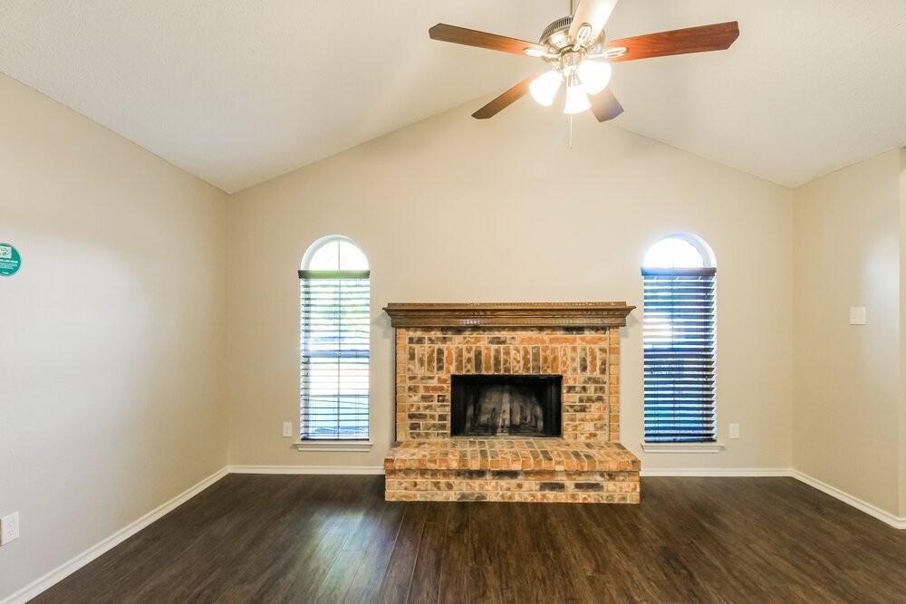 4217 Glen Hollow Cir - Photo 4 of 17