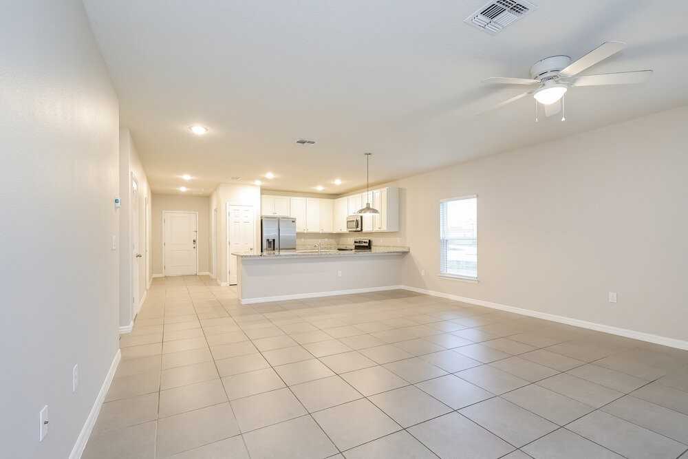 1236 Amazon Dr - Photo 3 of 19