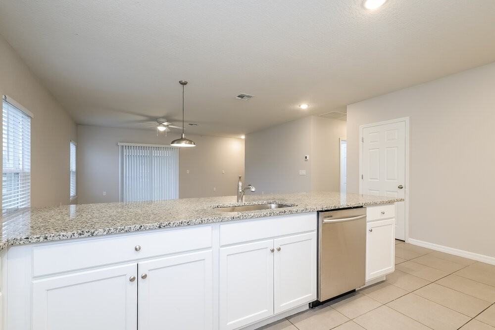 1236 Amazon Dr - Photo 7 of 19