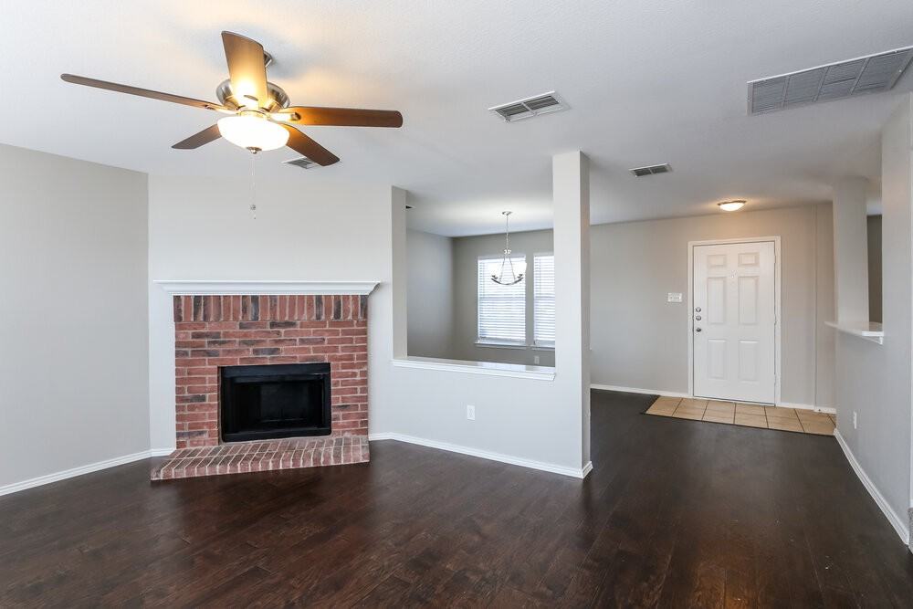 2246 Midbury Dr - Photo 4 of 17