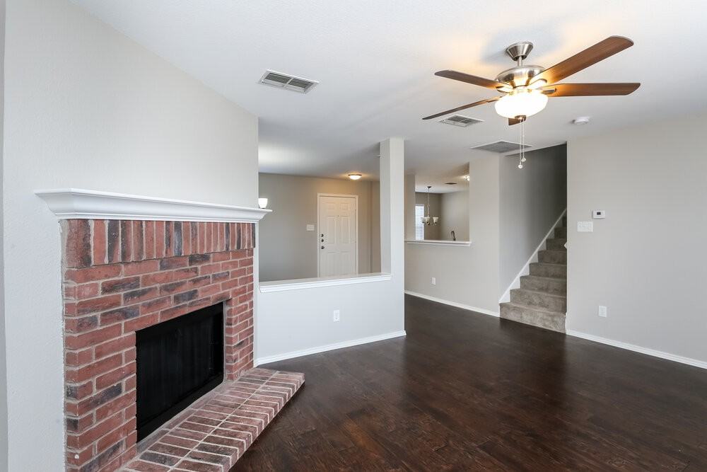 2246 Midbury Dr - Photo 5 of 17