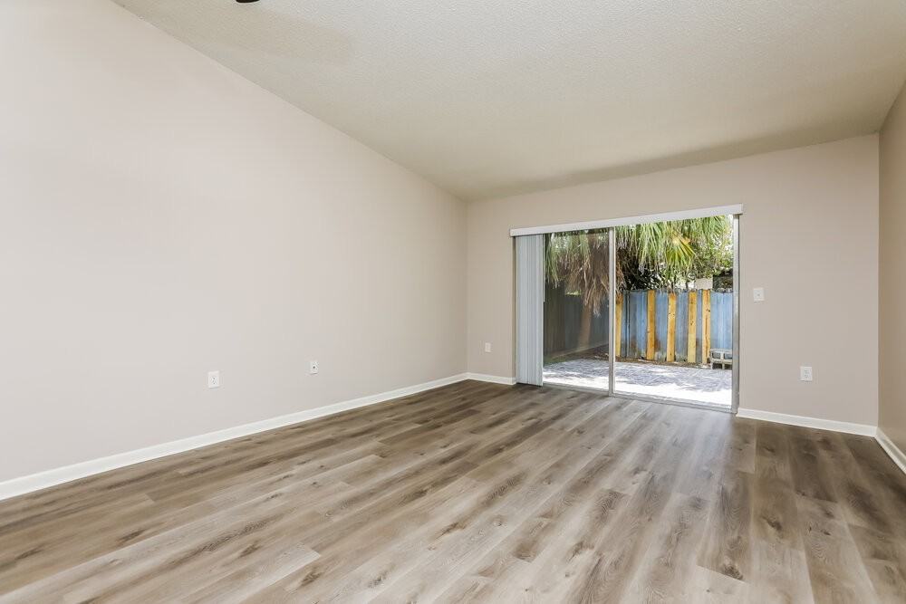 4406 Suntree Blvd - Photo 3 of 16